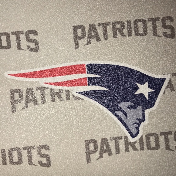 NWT NFL Patriots Wristlet/Wallet - Picture 2 of 13